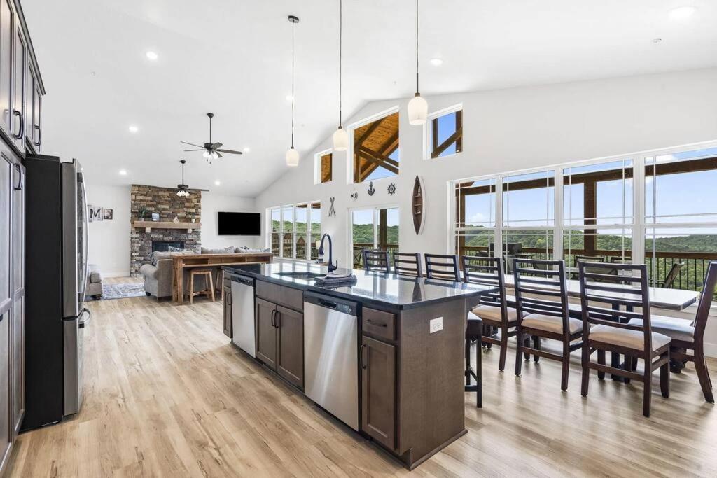 The Lake Fish-Amazing Views-Sleeps 24-Indoor-Outdoor Pools Branson Exteriér fotografie